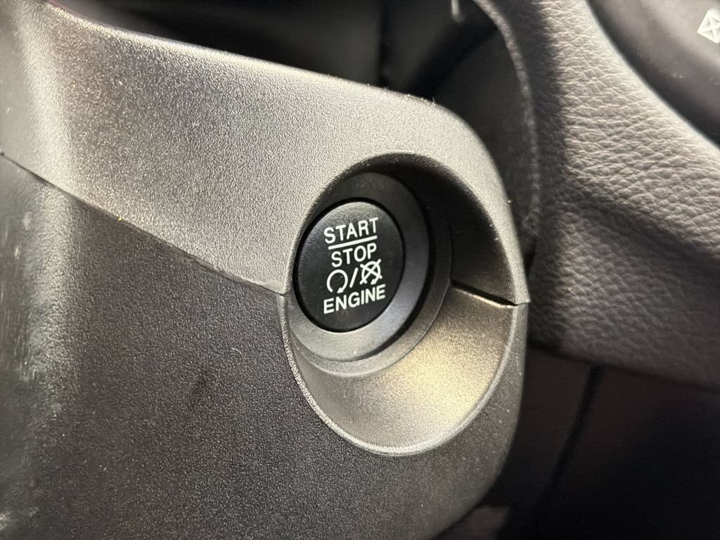 Used 2019 Jeep Compass Latitude w/ Cold Weather Group FWD image 17