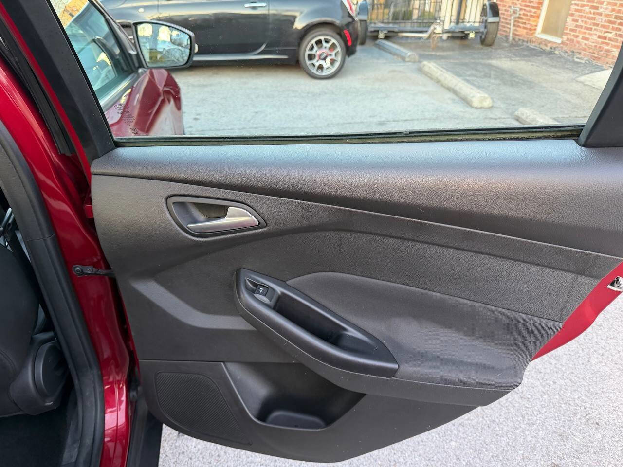 Used 2016 Ford Focus SE w/ Equipment Group 201A image 16