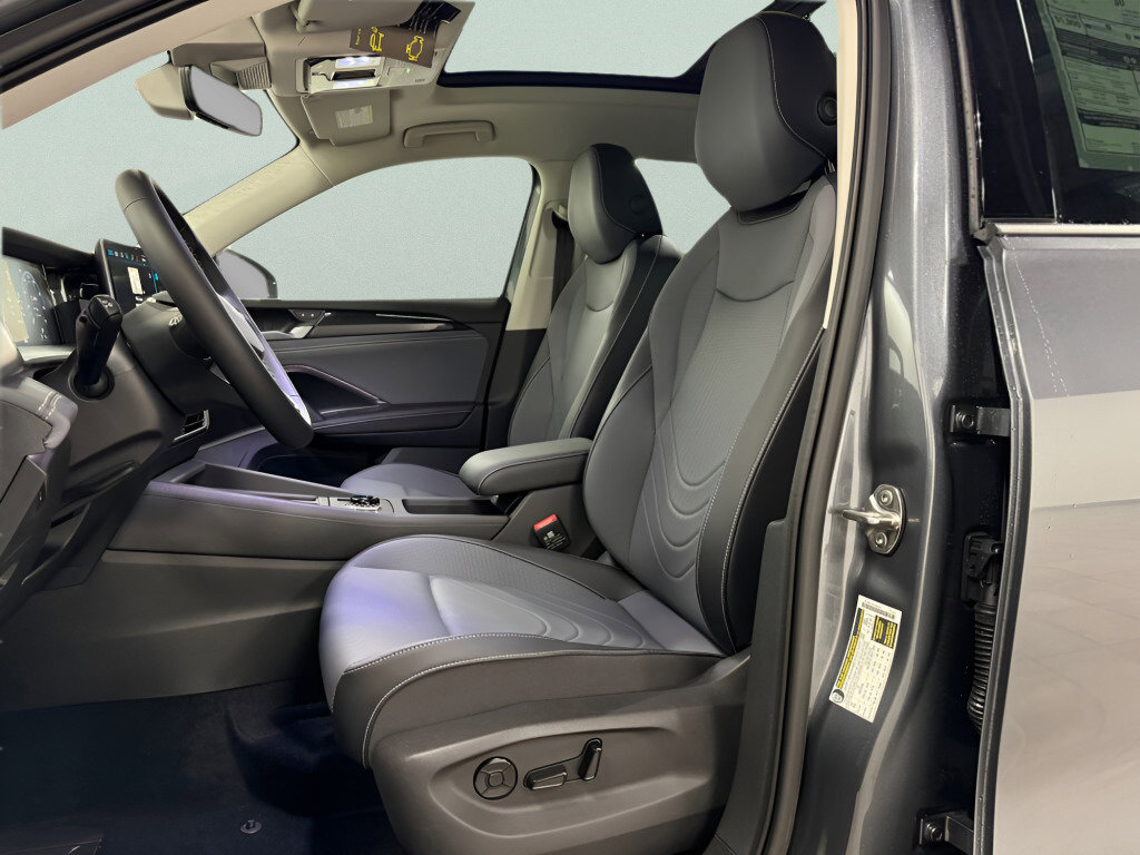 New 2025 Volkswagen Tiguan SE image 18