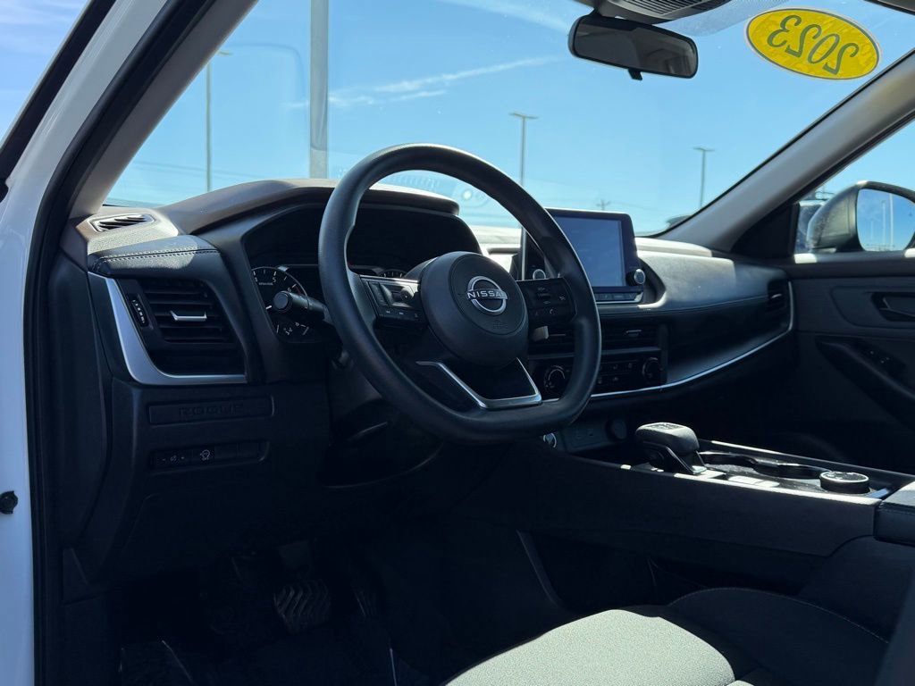 Used 2023 Nissan Rogue S image 11