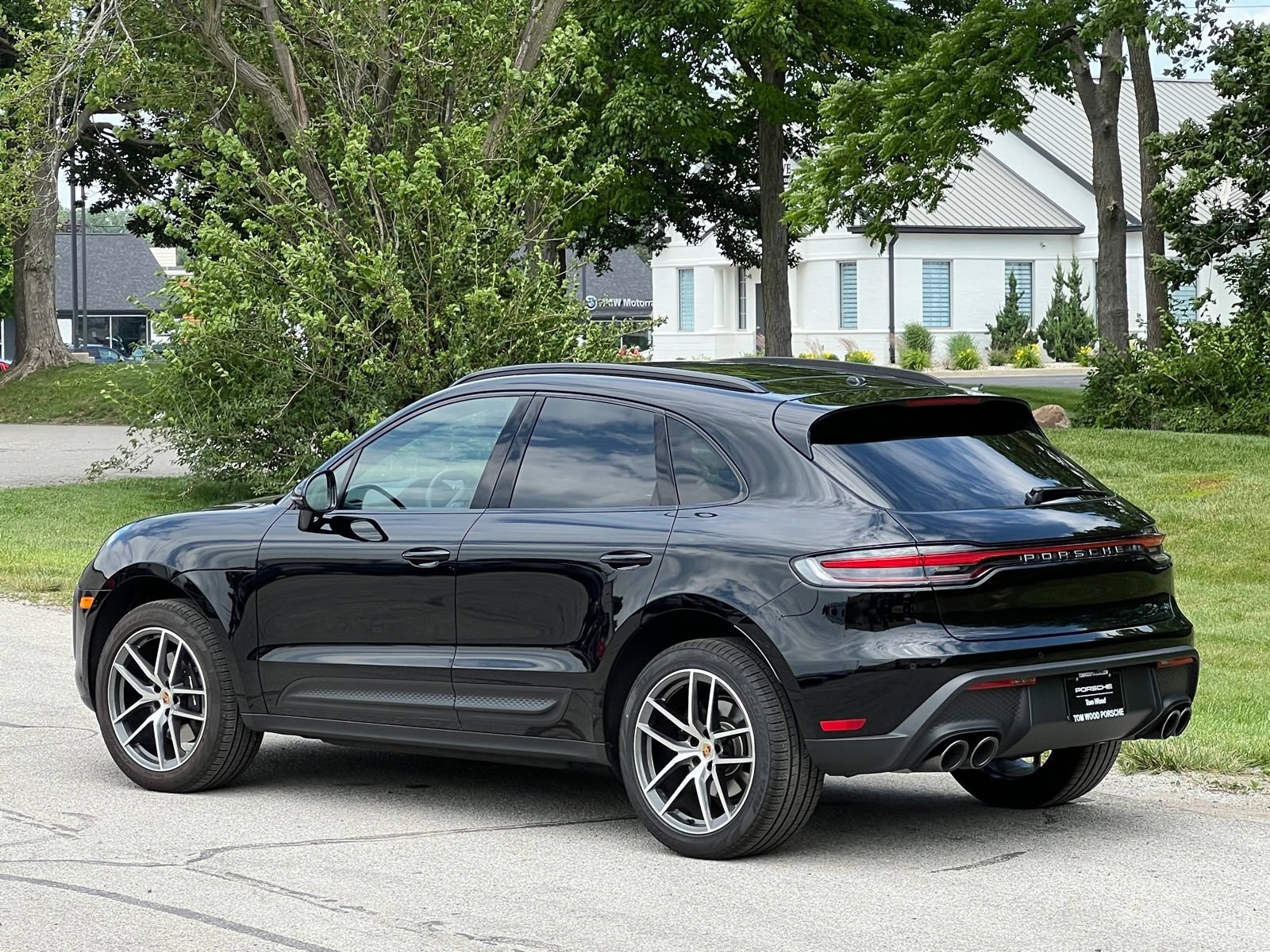 Certified 2026 Porsche Macan AWD/4WD image 3