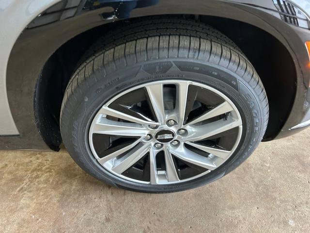 New 2026 Cadillac Vistiq Luxury w/ LPO, Floor Liner Package image 25