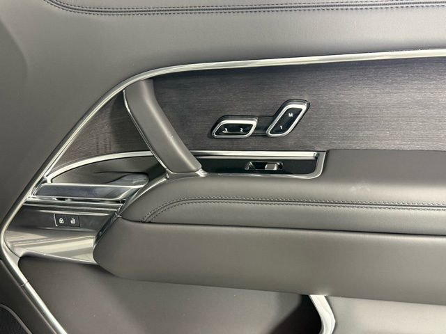 New 2025 Land Rover Range Rover SE image 28