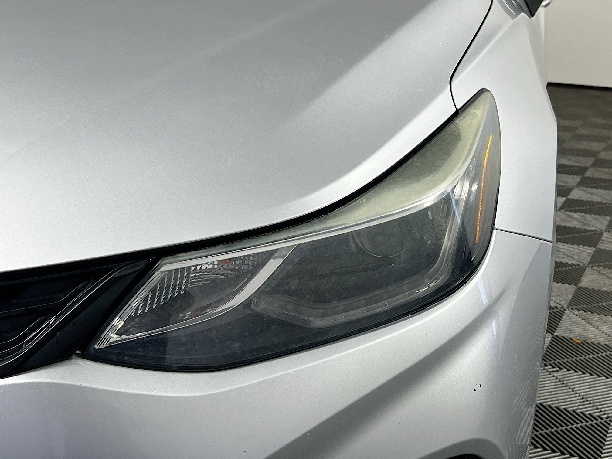 Used 2018 Chevrolet Cruze LT w/ Redline Edition image 11