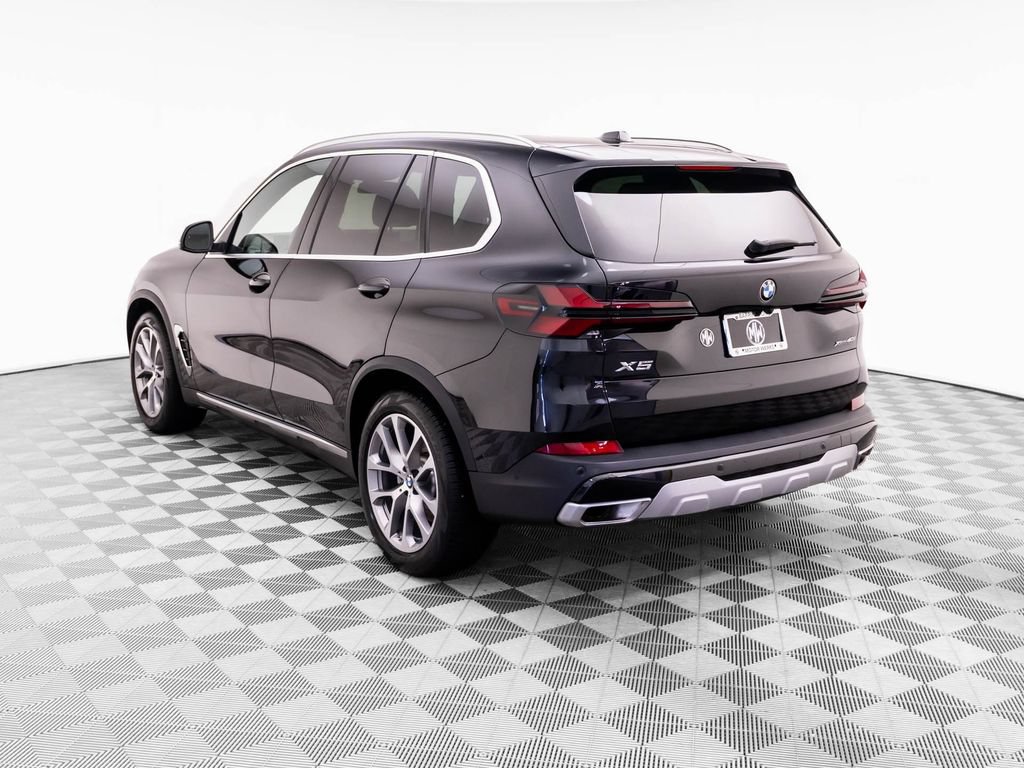 Used 2024 BMW X5 xDrive40i AWD/4WD image 3