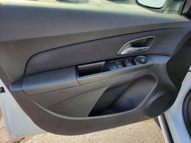 Used 2014 Chevrolet Cruze LT w/ Technology Package FWD image 6