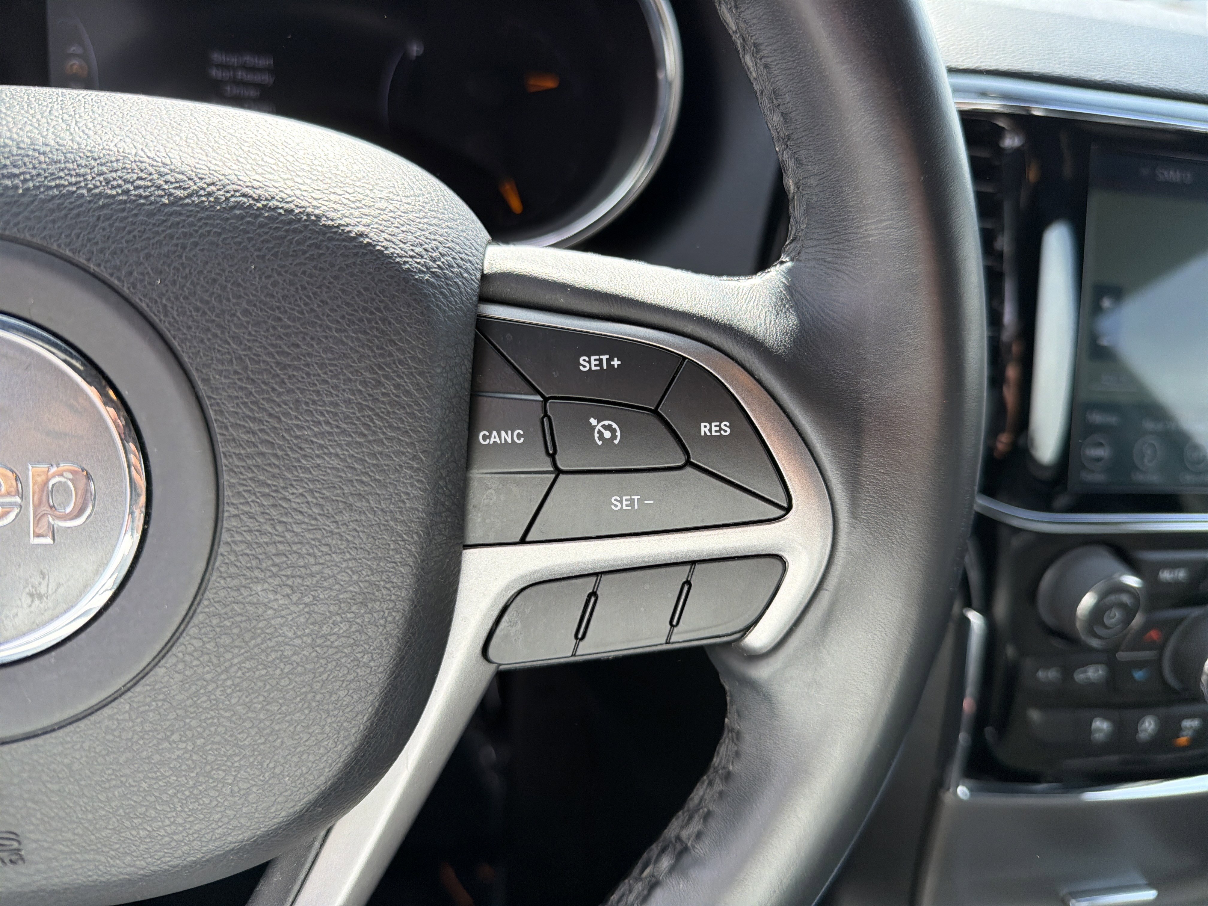 Used 2019 Jeep Grand Cherokee Altitude RWD image 32