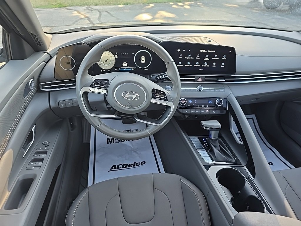Used 2025 Hyundai Elantra SEL image 6