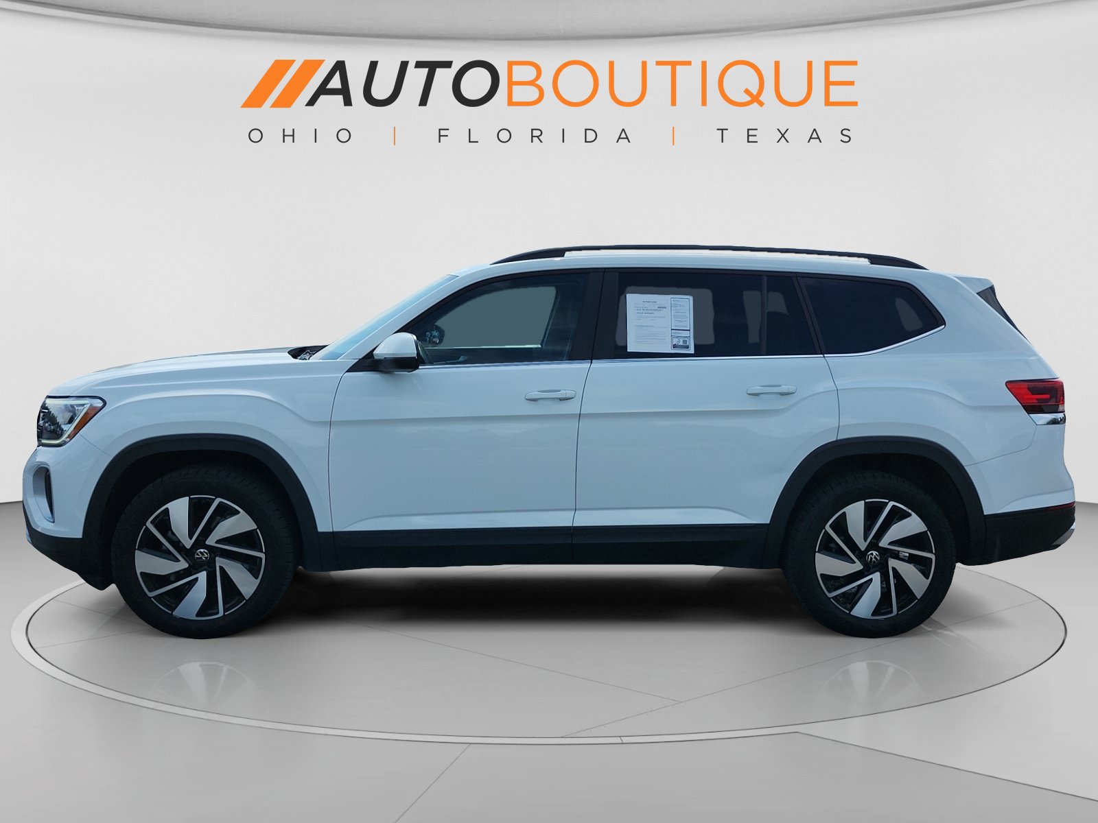Used 2024 Volkswagen Atlas SE AWD/4WD image 2
