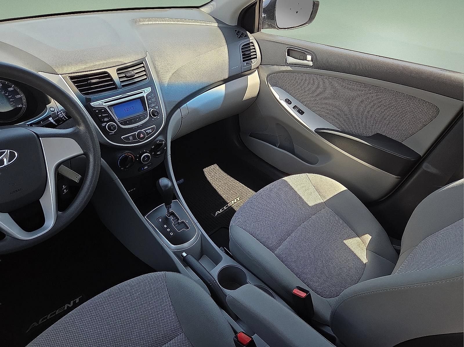 Used 2013 Hyundai Accent GLS FWD image 19