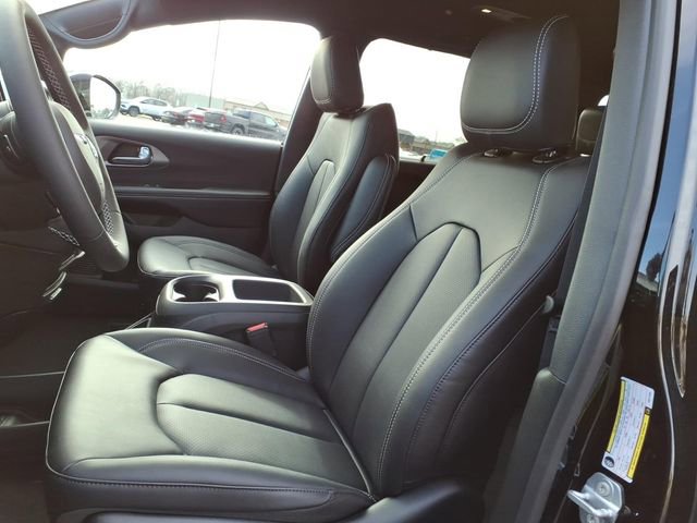 New 2026 Chrysler Pacifica Select image 12