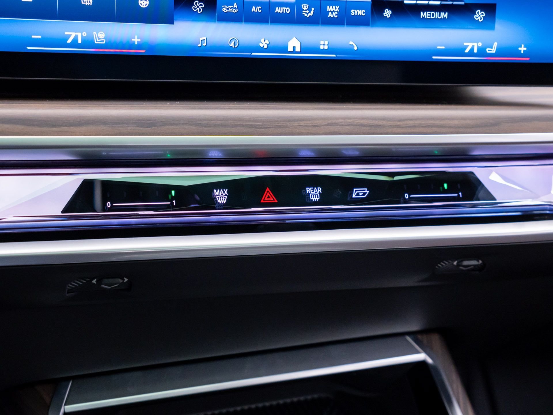 New 2026 BMW i7 M70 AWD/4WD image 30