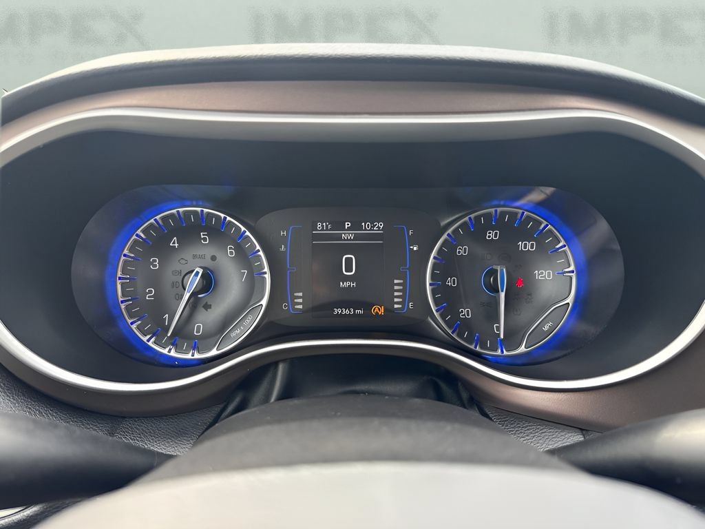 Used 2021 Chrysler Voyager Lxi w/ Cold Weather Group FWD image 13