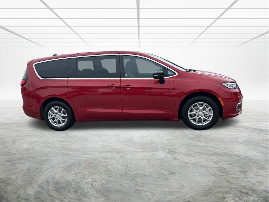 New 2026 Chrysler Pacifica Select image 3