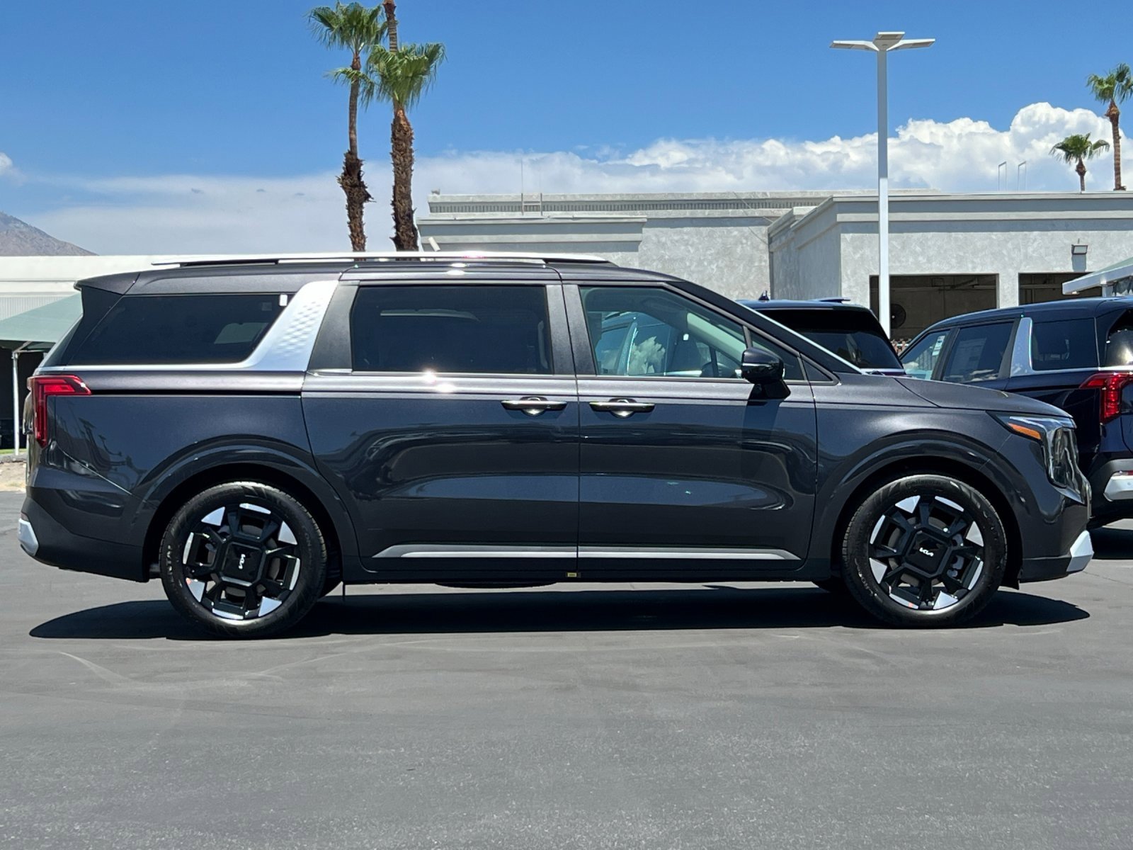 New 2026 Kia Carnival EX image 2