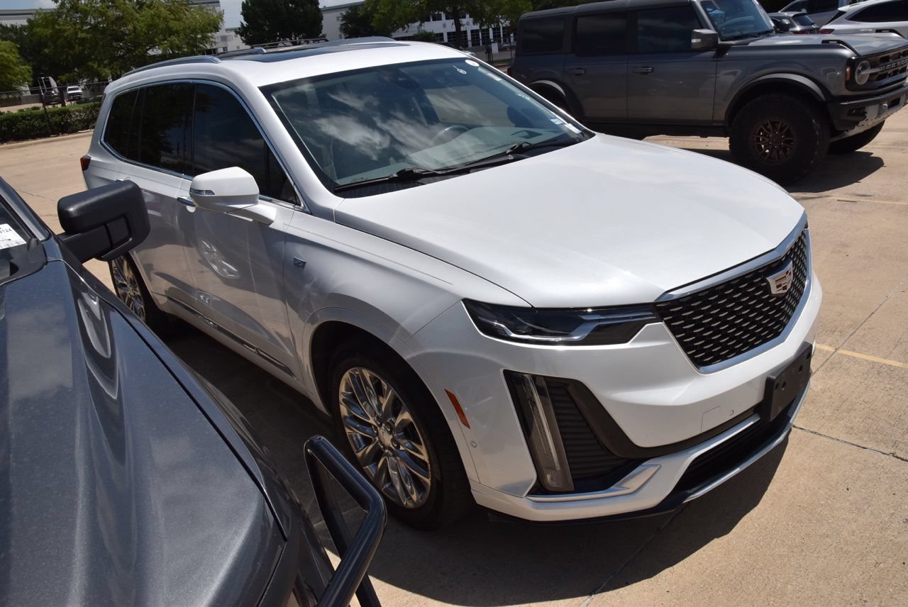 Used 2022 Cadillac XT6 Premium Luxury w/ Technology Package FWD image 5