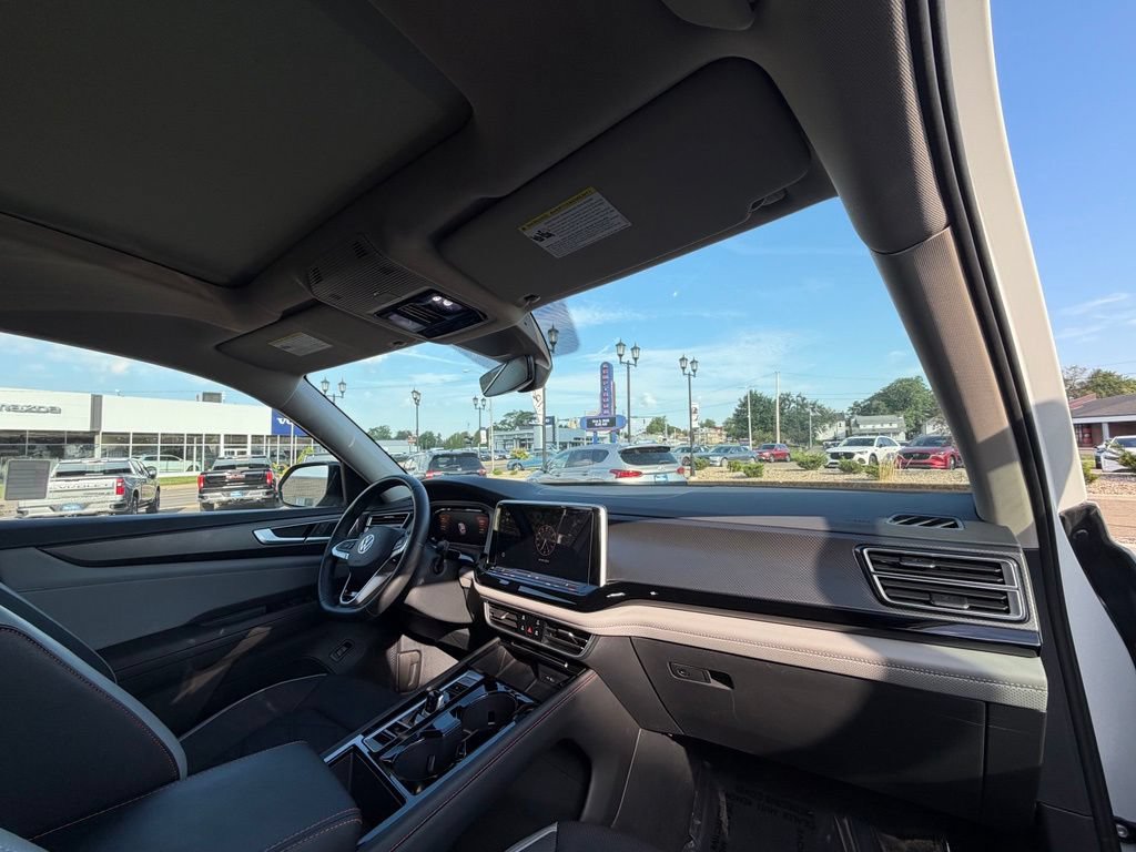 Used 2024 Volkswagen Atlas Peak Edition SE AWD/4WD image 9