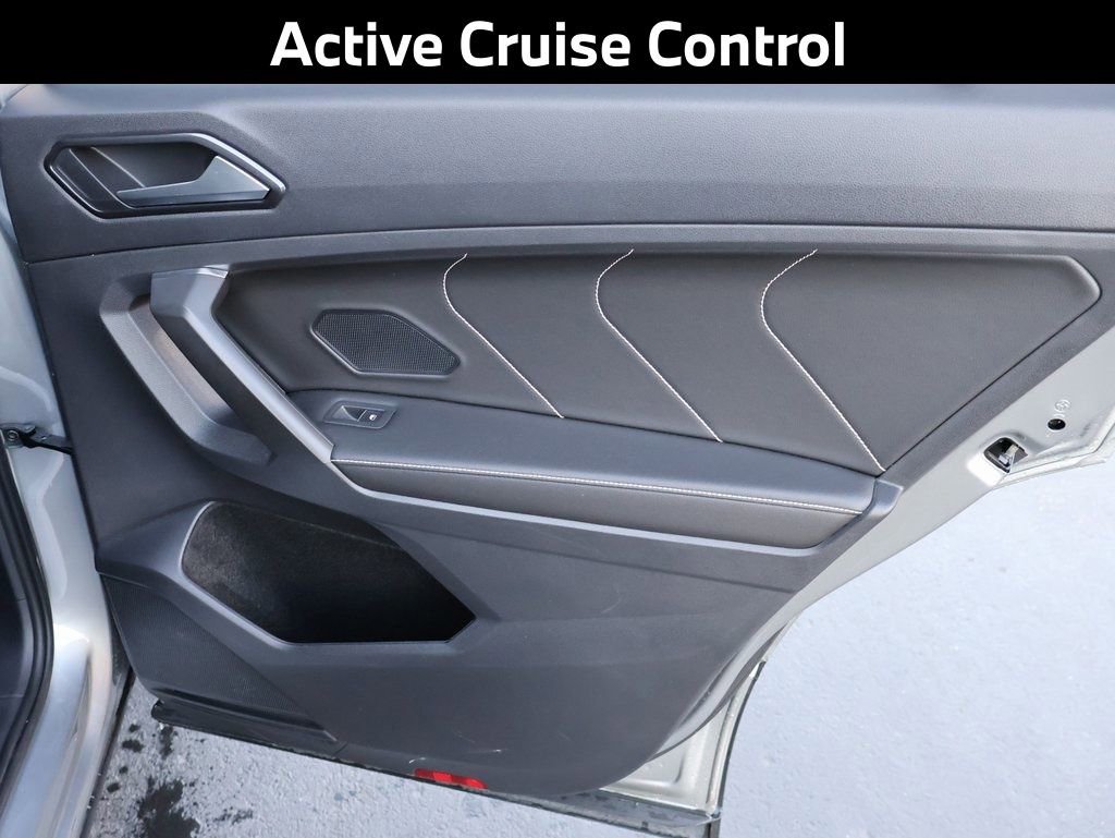 Used 2022 Volkswagen Tiguan SE w/ Panoramic Sunroof Package image 18