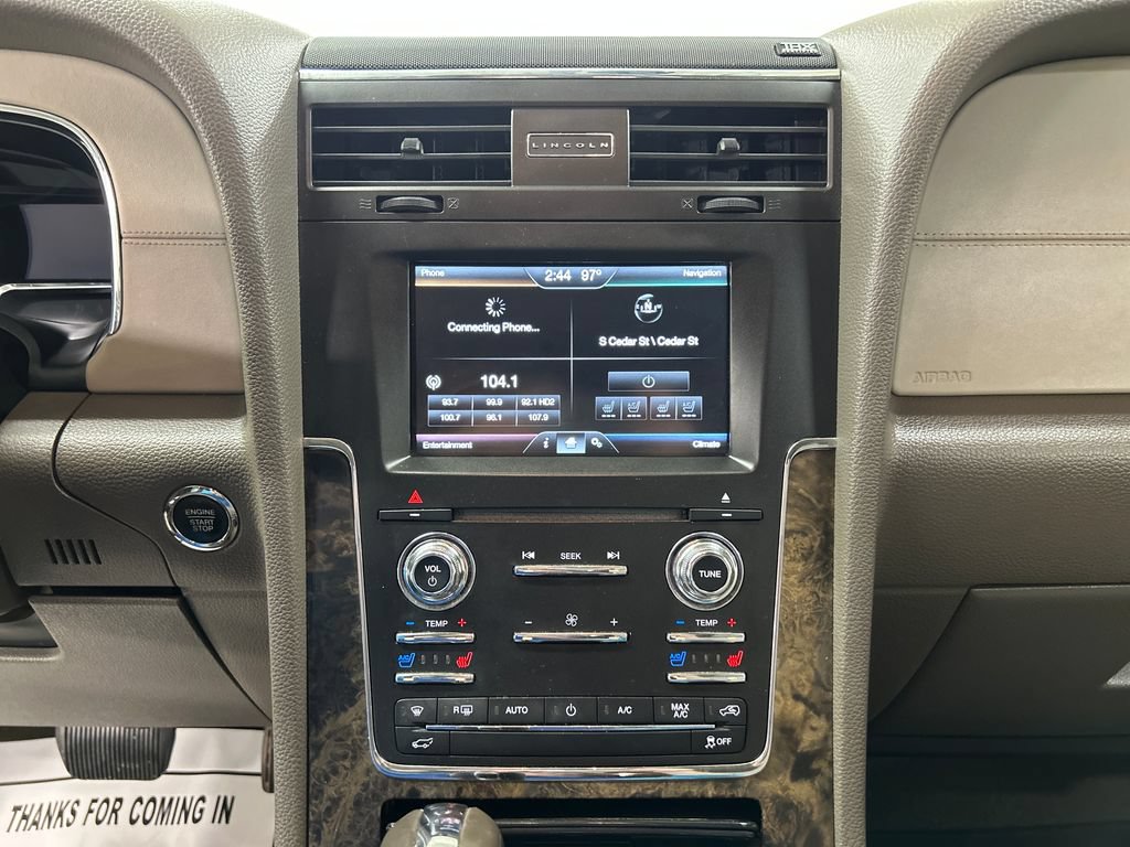 Used 2015 Lincoln Navigator 2WD image 23
