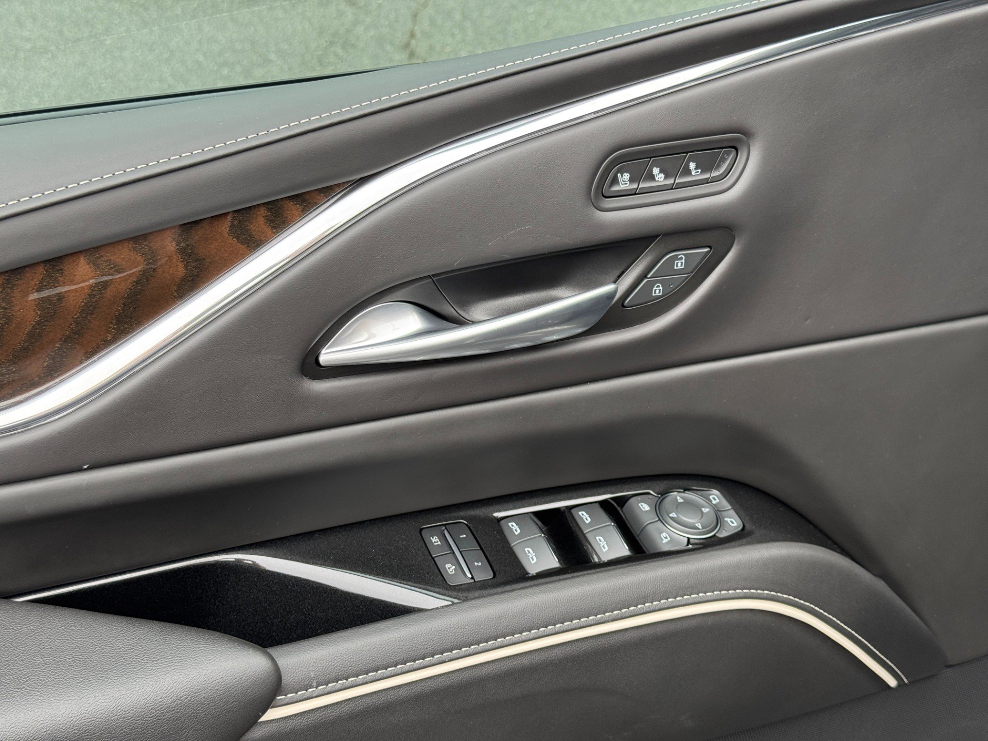 Used 2024 Cadillac Escalade ESV Sport Platinum w/ LPO, ONYX Package image 20