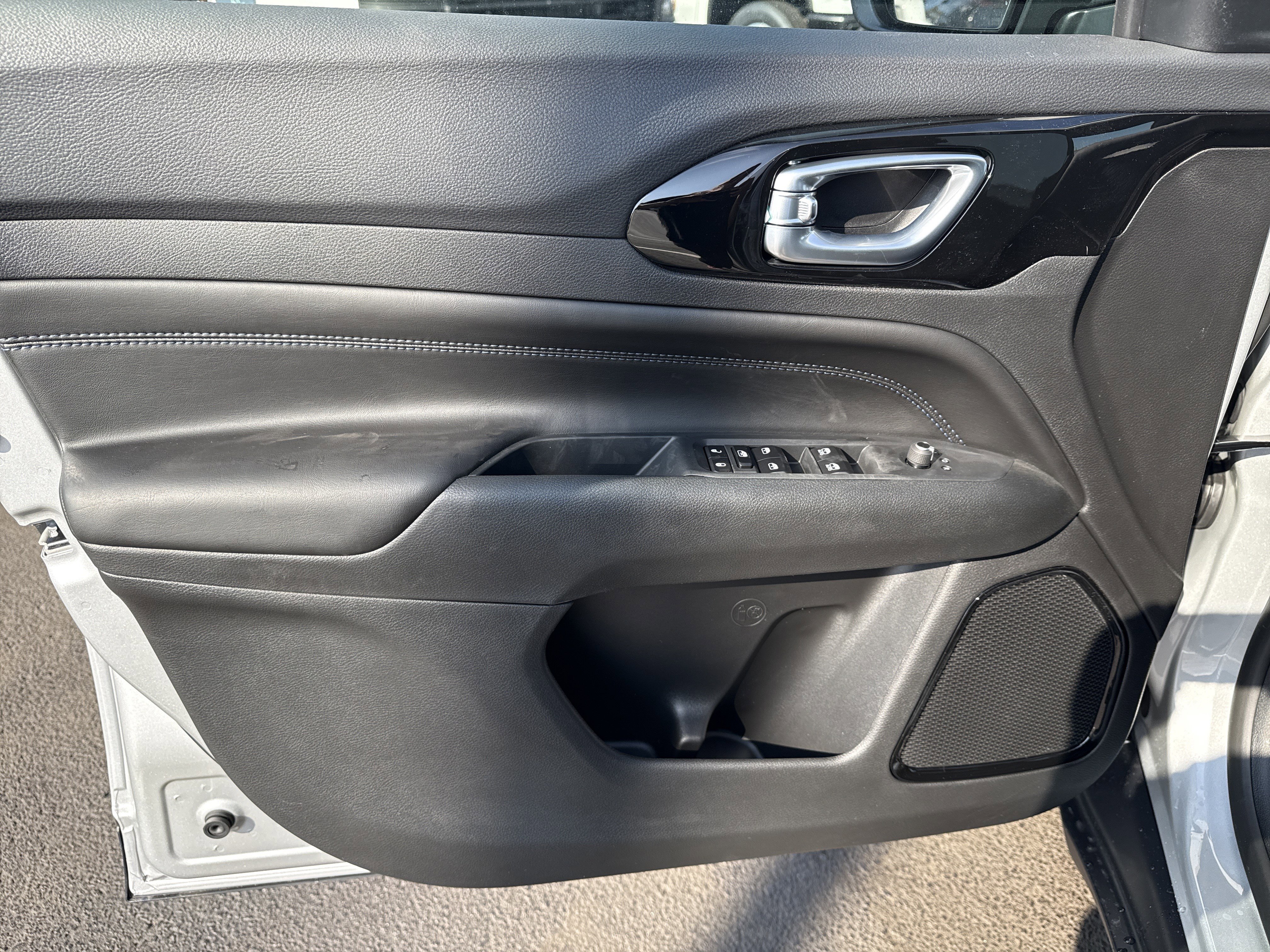 New 2026 Jeep Compass Latitude image 12