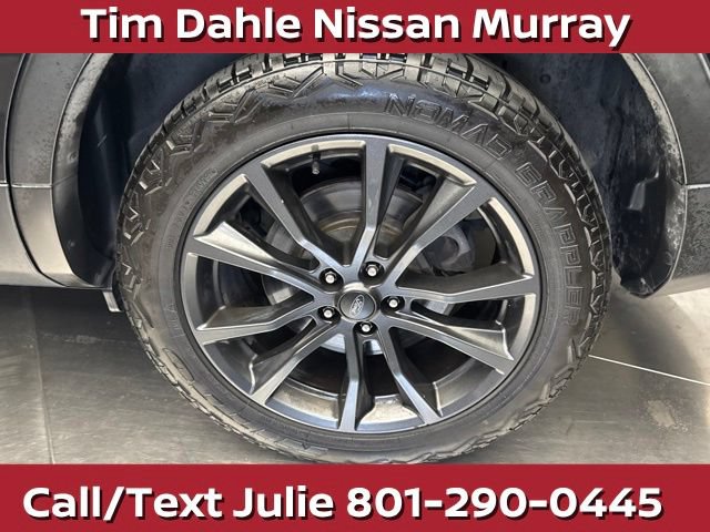 Used 2017 Ford Explorer XLT w/ Equipment Group 202A AWD/4WD image 12