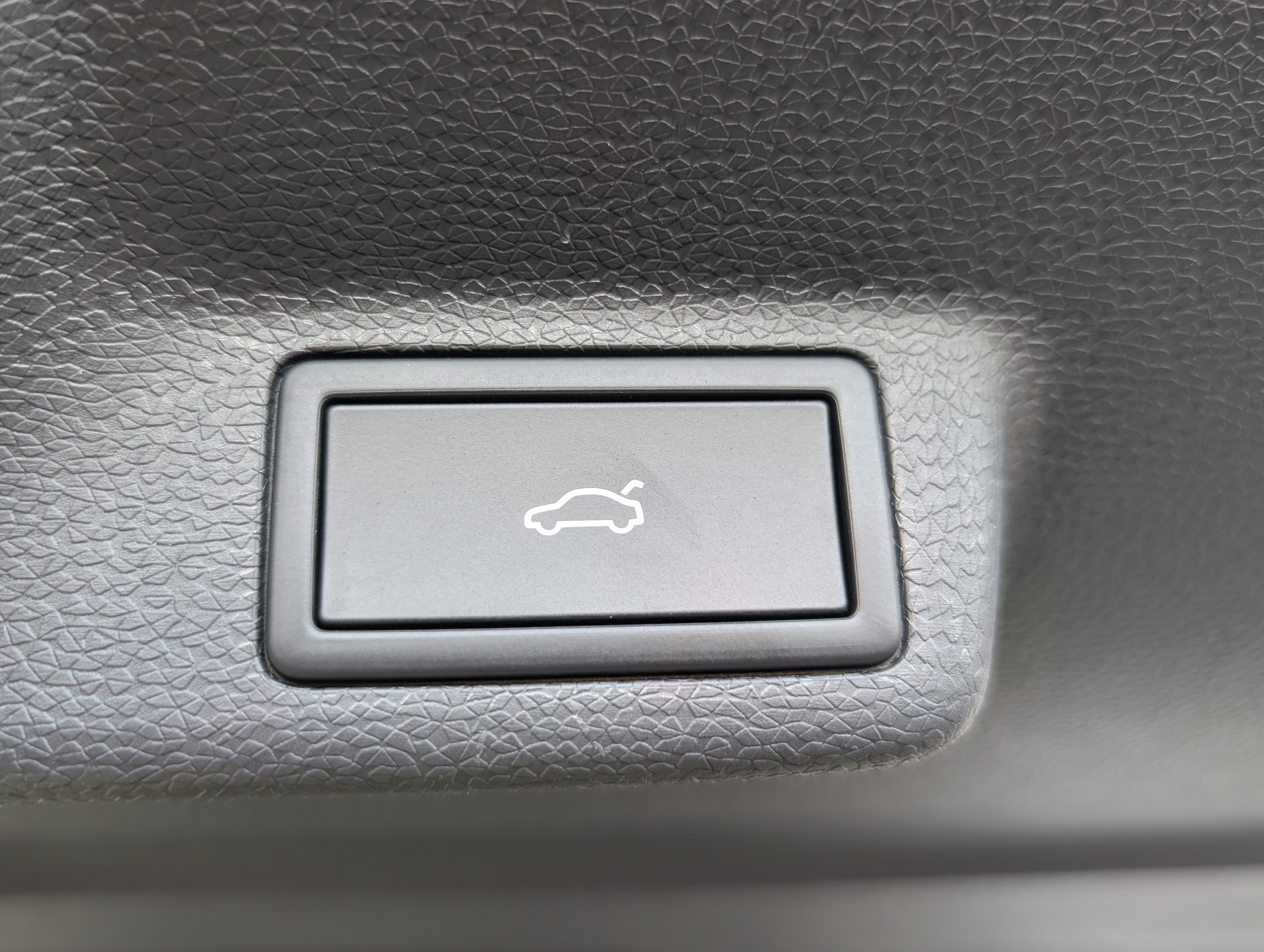 Used 2025 Volkswagen ID. Buzz 1st Edition w/ Cupholders Package AWD/4WD image 15