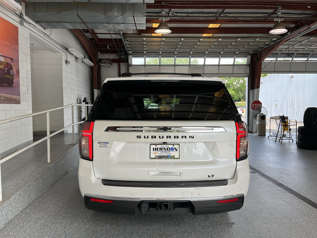 Used 2024 Chevrolet Suburban LT w/ Luxury Package RWD image 7