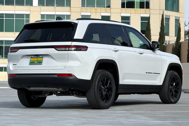 New 2026 Jeep Grand Cherokee Altitude AWD/4WD image 4