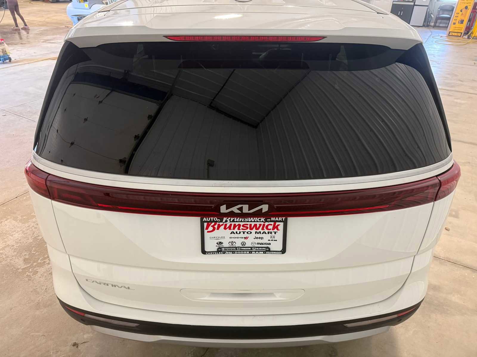 Used 2024 Kia Carnival LX FWD image 16