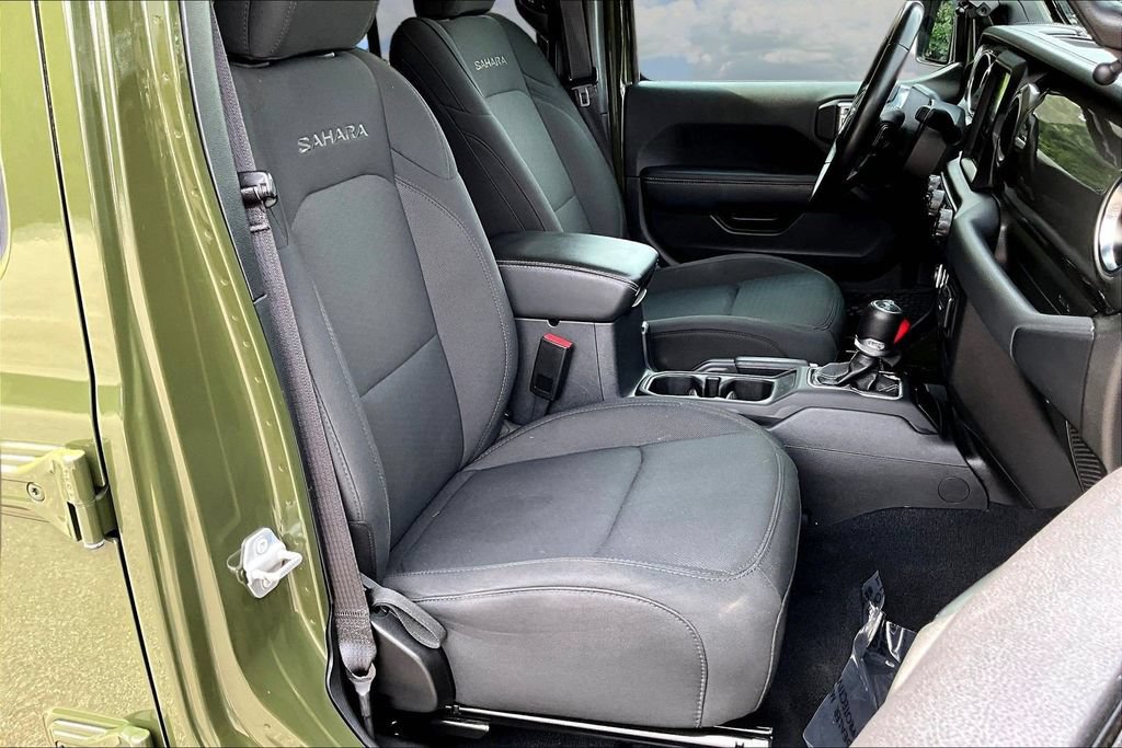 Used 2022 Jeep Wrangler Unlimited Sahara AWD/4WD image 30
