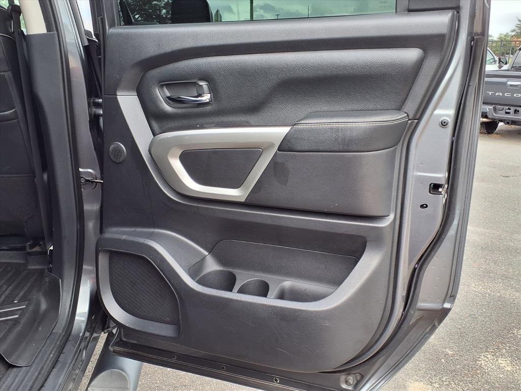 Used 2019 Nissan Titan PRO-4X w/ Pro-4x Convenience Package image 15