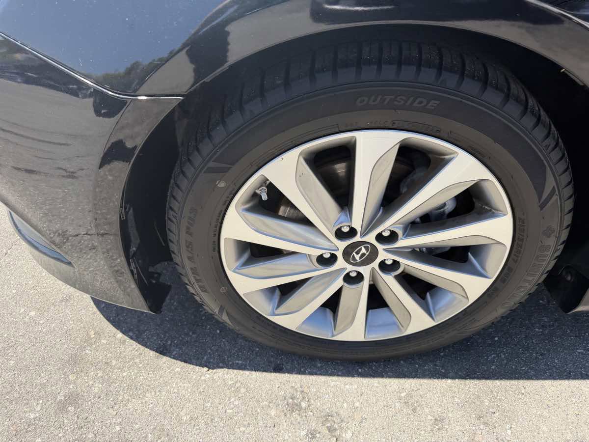 Used 2014 Hyundai Sonata Limited w/ Technology Package 05 FWD image 7