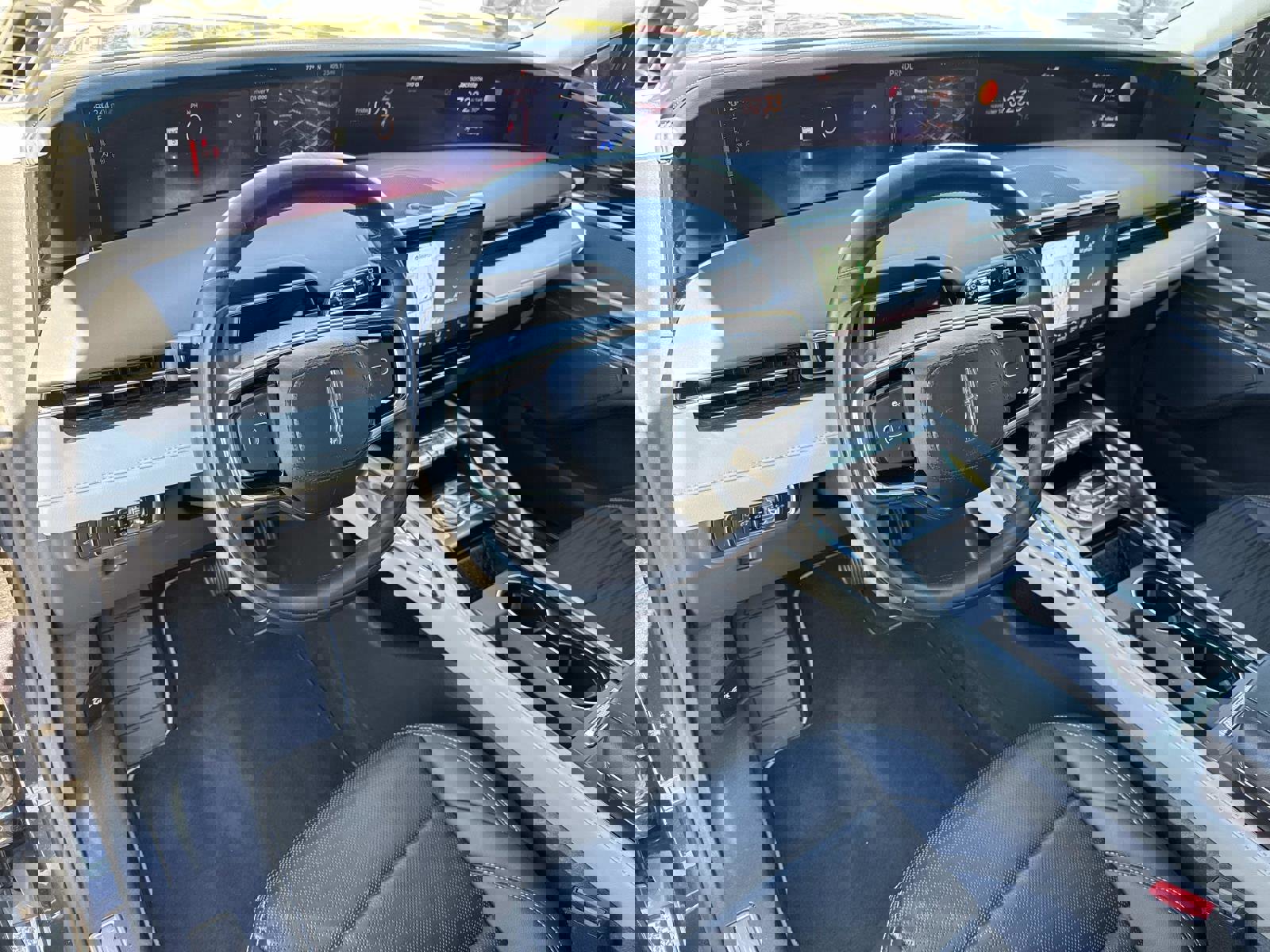 Used 2024 Lincoln Nautilus Reserve image 22