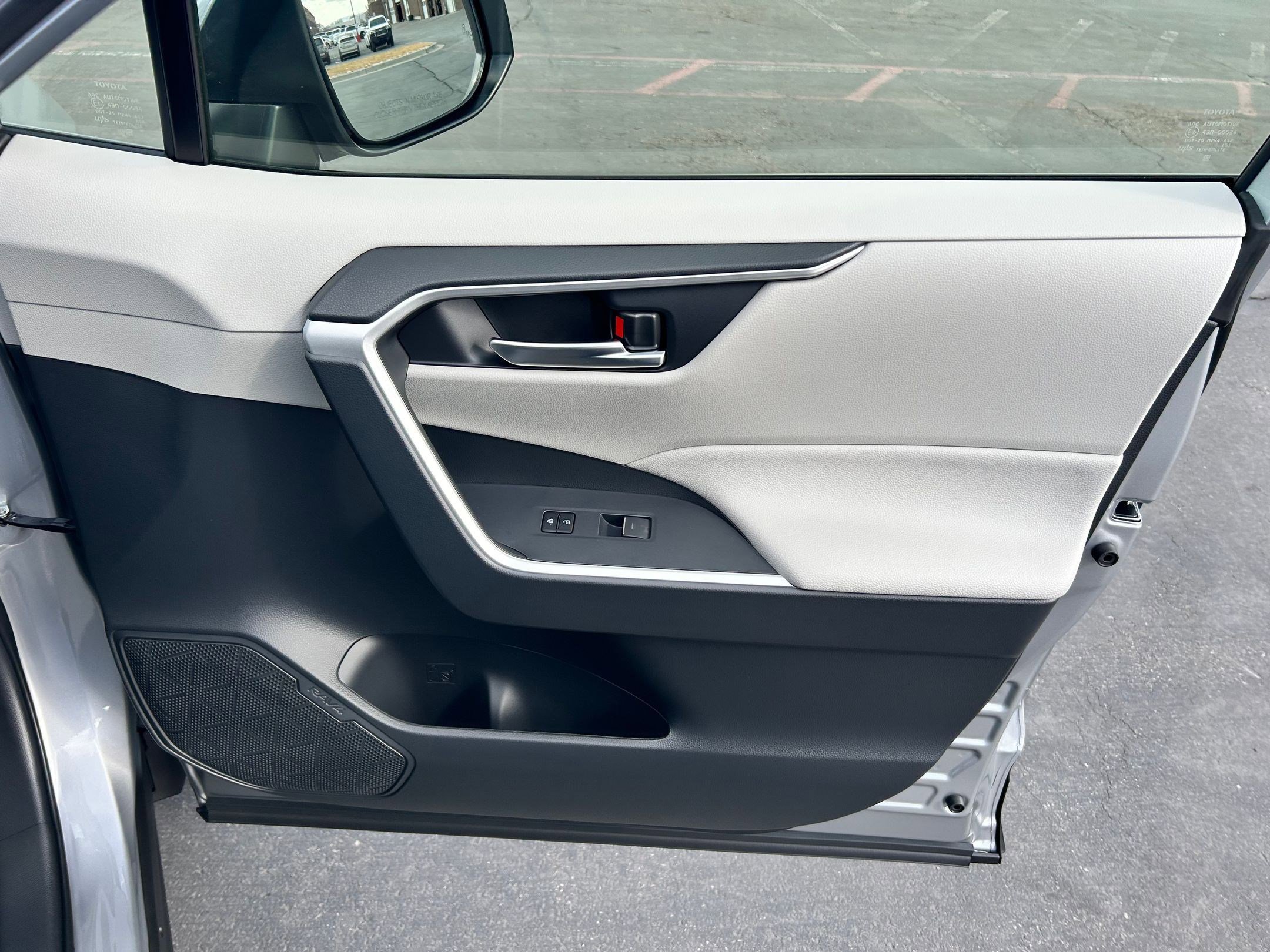 Certified 2025 Toyota RAV4 XLE image 27