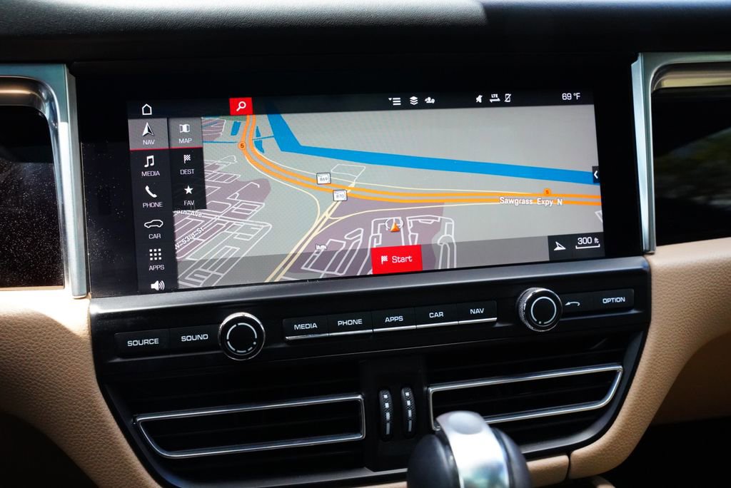 Used 2021 Porsche Macan S image 28