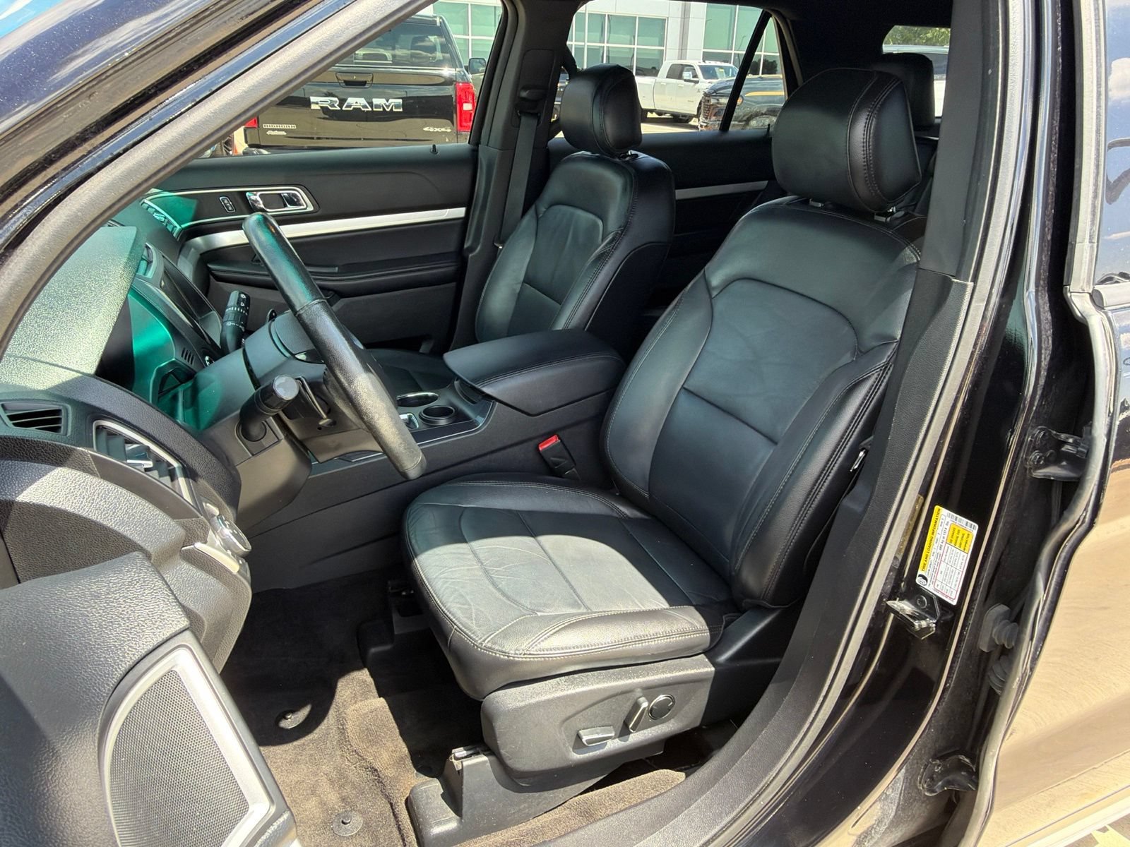 Used 2017 Ford Explorer XLT w/ Equipment Group 202A FWD image 14