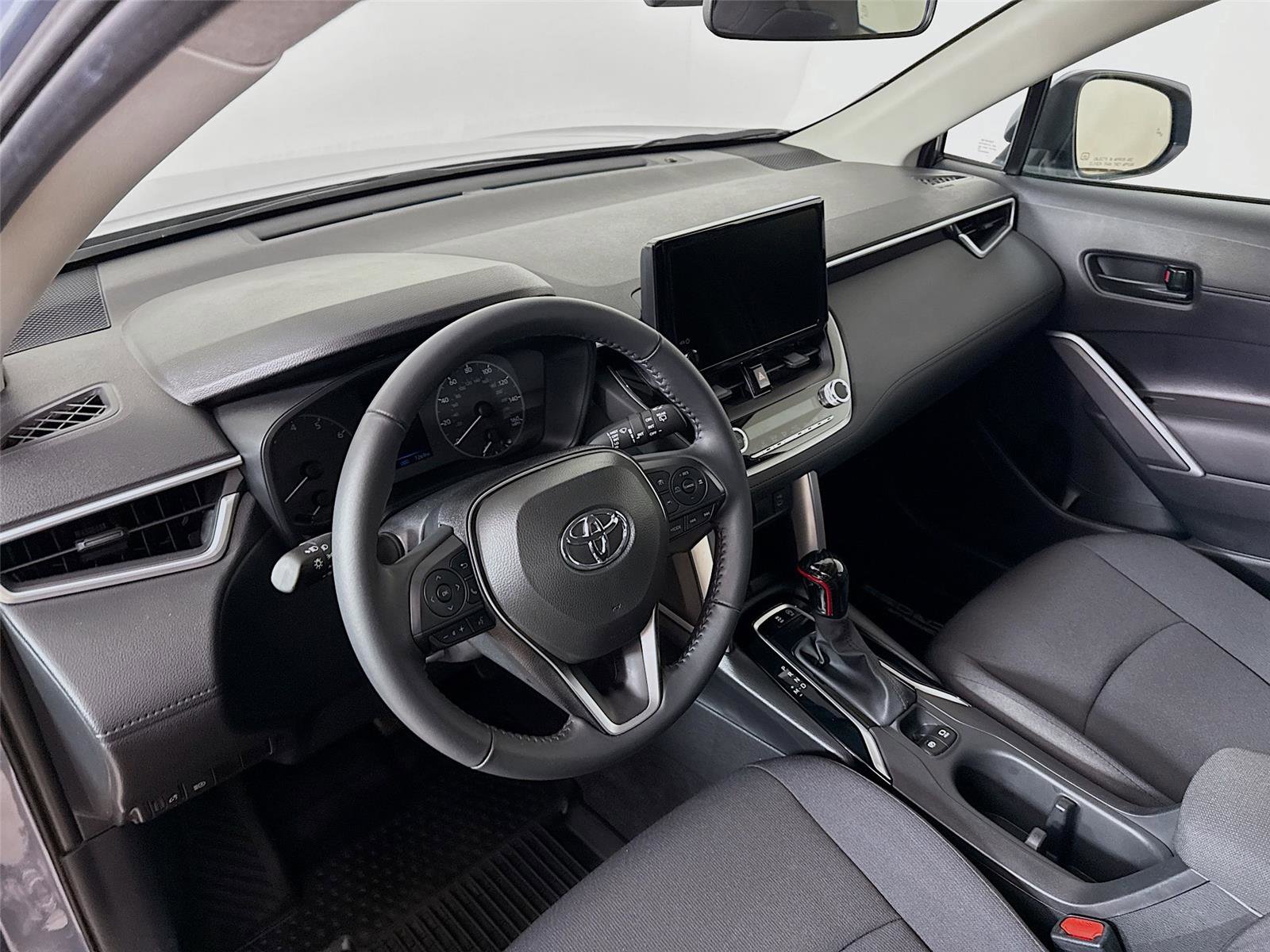 Used 2024 Toyota Corolla Cross LE image 22