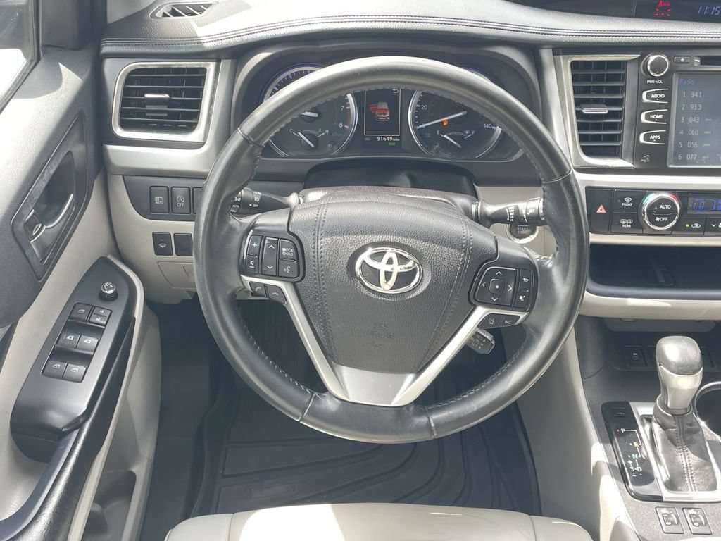Used 2019 Toyota Highlander XLE FWD image 14