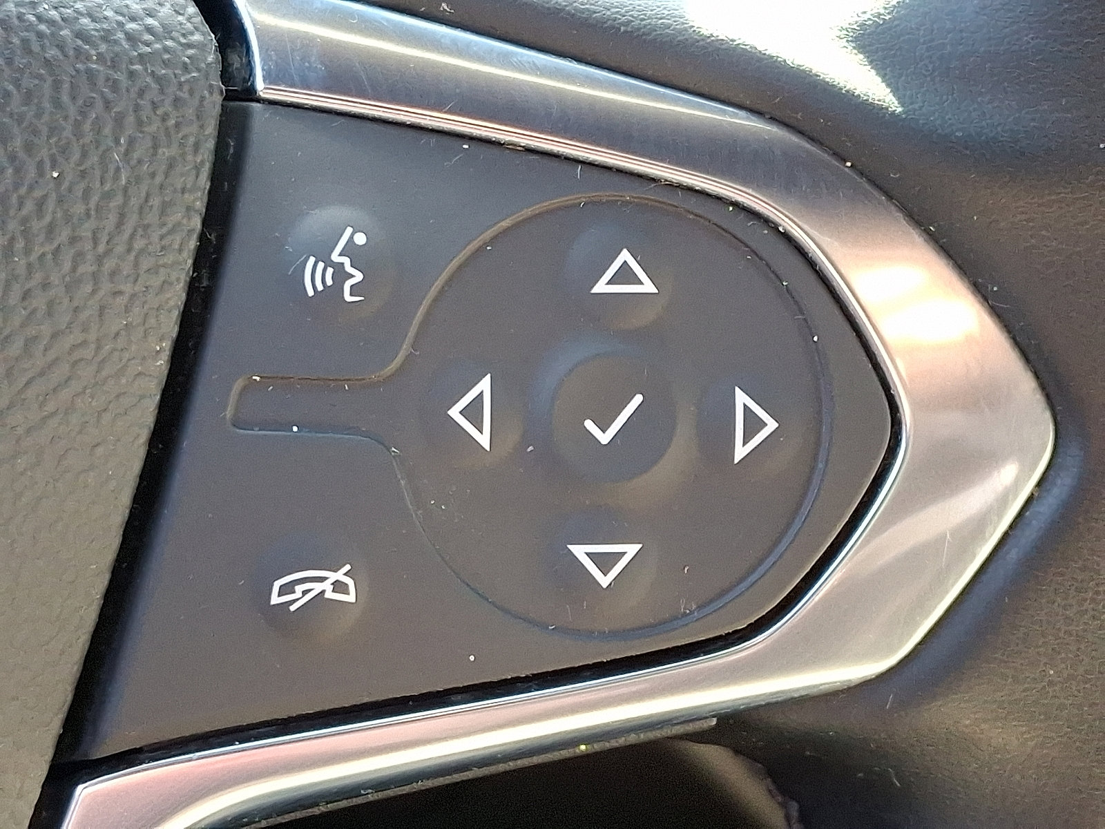 Used 2023 Chevrolet Traverse LT w/ LPO, Floor Liner Package image 24