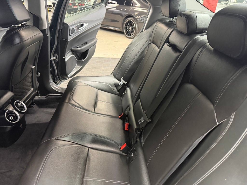 Used 2020 Alfa Romeo Giulia RWD image 38
