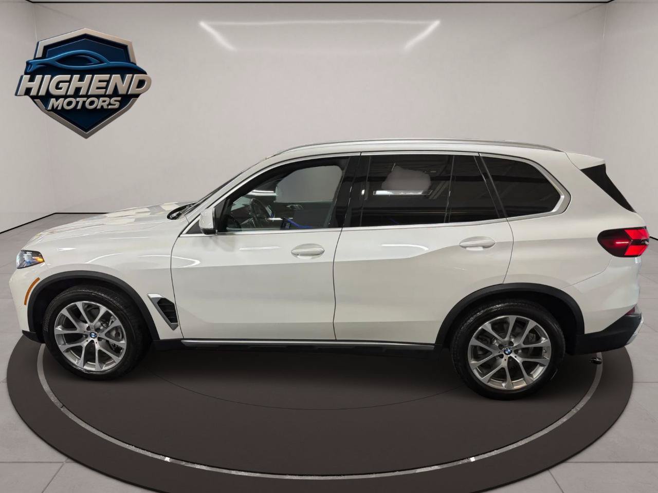 Used 2024 BMW X5 xDrive40i w/ Premium Package AWD/4WD image 3