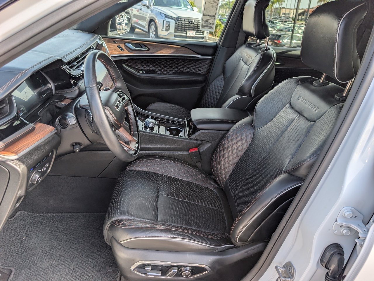 Used 2023 Jeep Grand Cherokee Summit w/ Advanced Protech Group IV AWD/4WD image 2