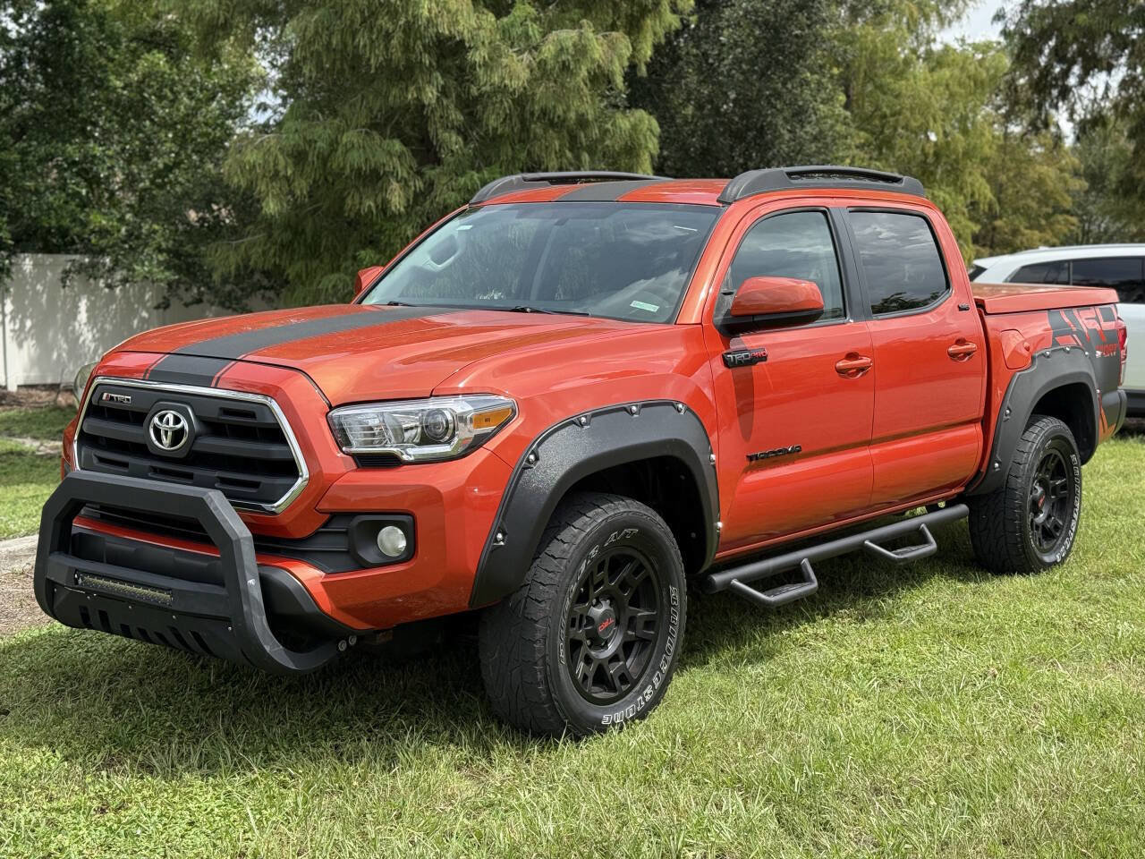 Used 2017 Toyota Tacoma SR5 image 2
