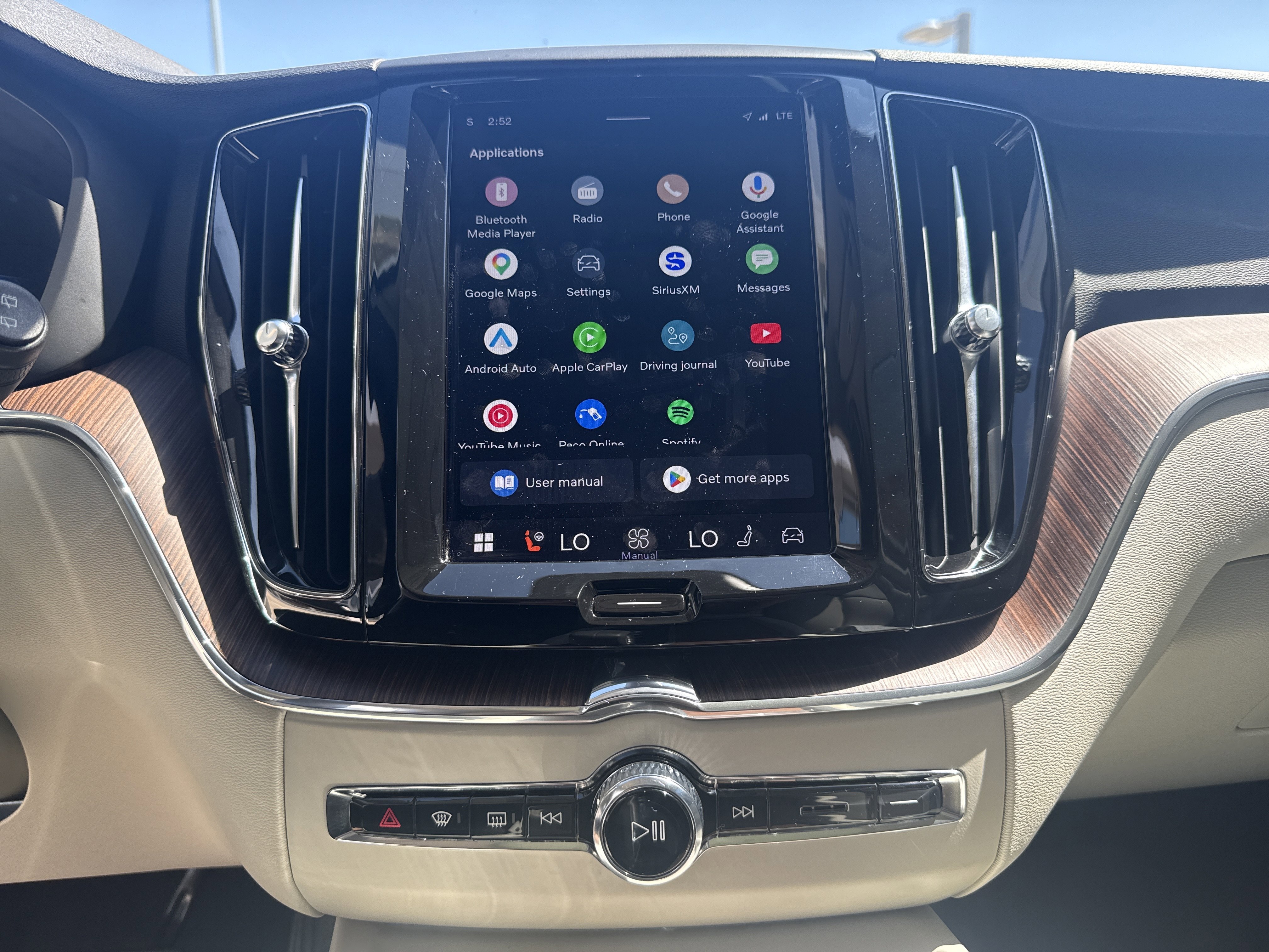 Used 2022 Volvo XC60 B5 Momentum w/ Climate Package image 23