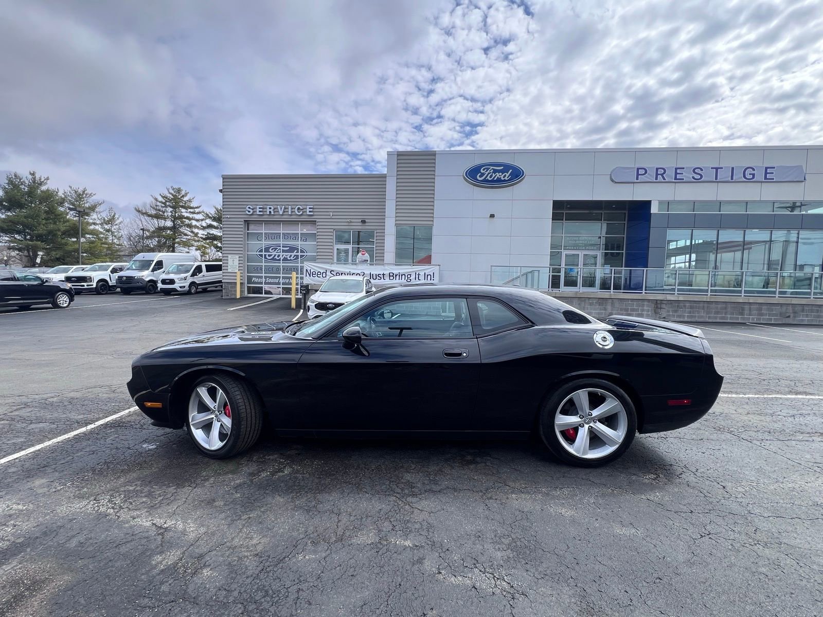 Used 2009 Dodge Challenger SRT8 w/ SRT Option Group II RWD image 4