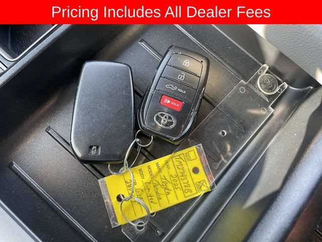 Used 2025 Toyota Tundra Limited AWD/4WD image 35