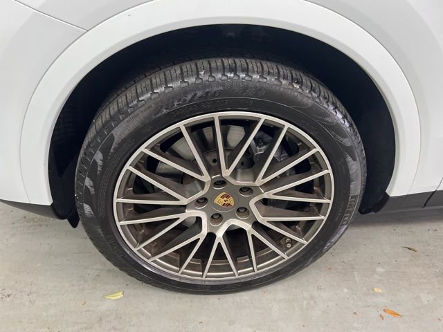Used 2023 Porsche Cayenne Platinum Edition image 27