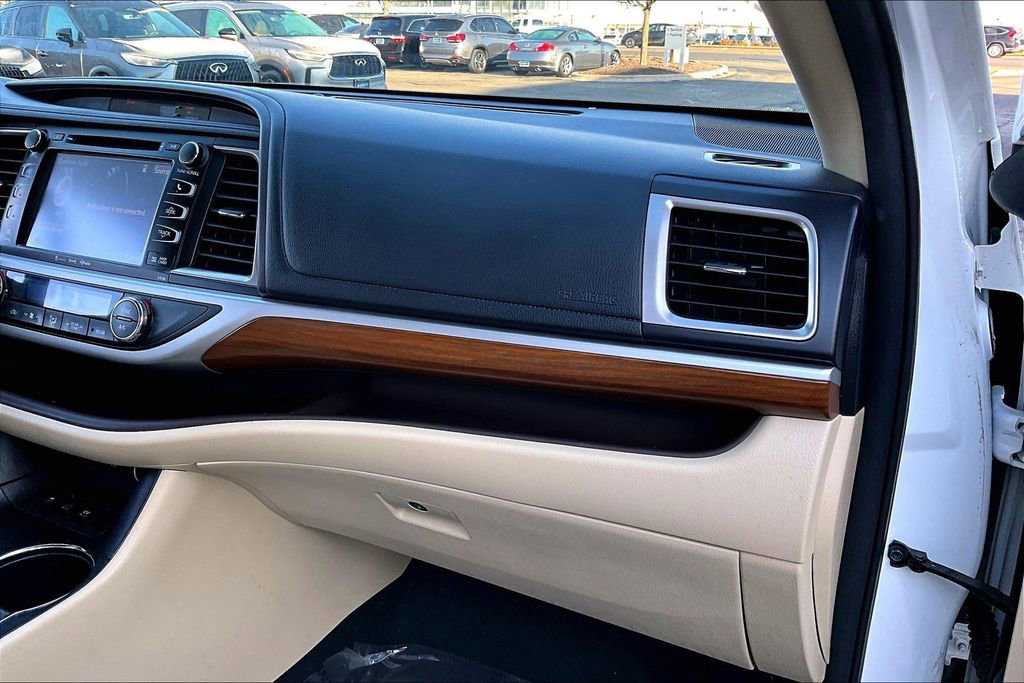 Used 2017 Toyota Highlander Limited Platinum image 27