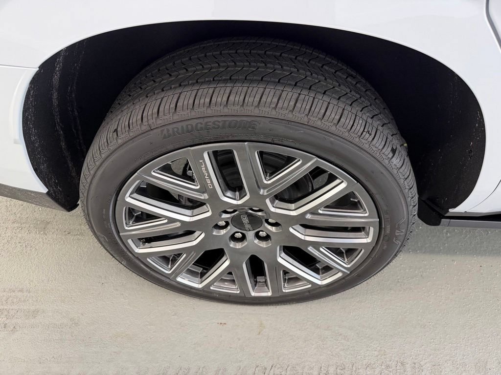 New 2026 GMC Yukon Denali Ultimate w/ LPO, Floor Liner Package AWD/4WD image 4